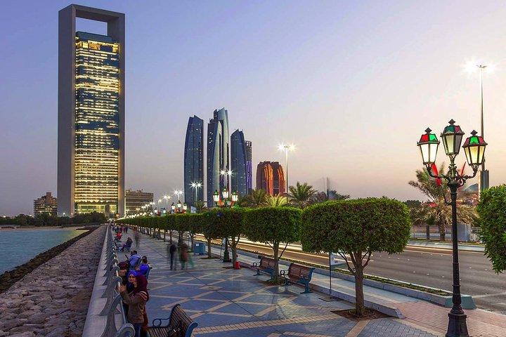Tour della città di Abu Dhabi con pranzo a buffet