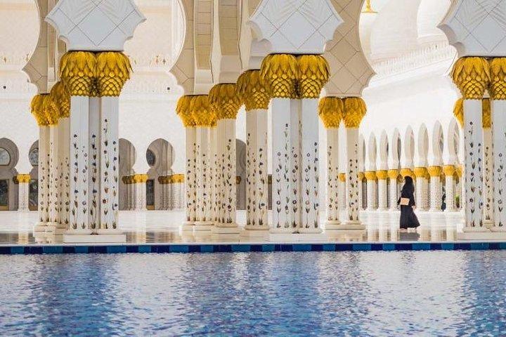 Tour della città di Abu Dhabi con pranzo a buffet
