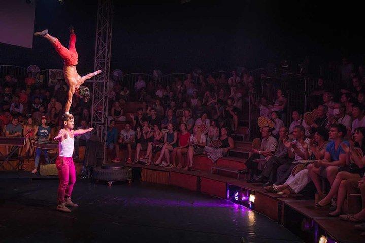 The Cambodia Circus, Phare alle 19:00