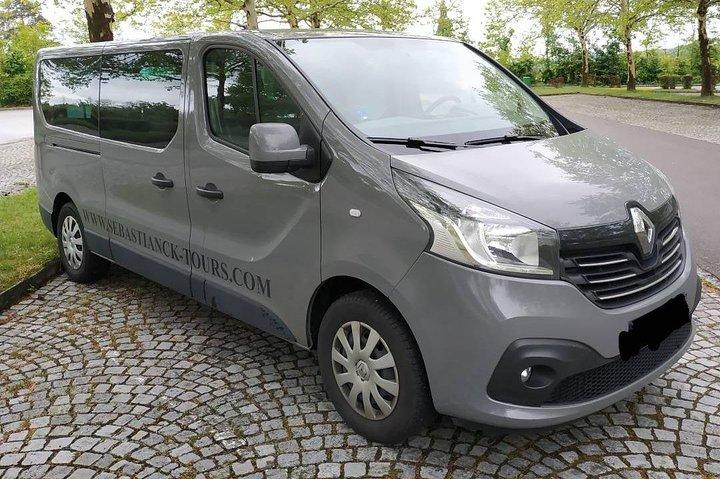 チェスキー クルムロフ経由でプラハからザルツブルクへのプライベート片道観光トランスファー