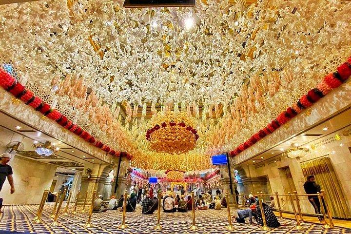 スパイスマーケット、寺院、人力車に乗ってオールドデリーフードツアー