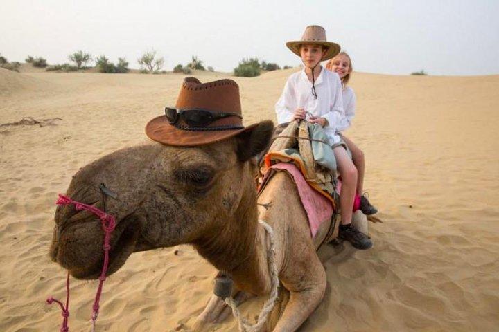 Dîner privé à Jaisalmer sur les dunes