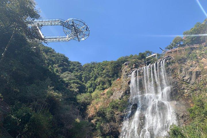 Excursão privada de um dia à ponte de vidro do desfiladeiro de Gulong a partir de Guangzhou