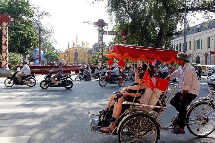 Cyclo Tour - Espectáculo de marionetas acuáticas y "Foot on Food tour" (Duración 4 horas)