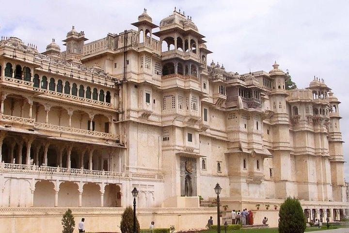 Envägs Udaipur till Jaipur Transfer