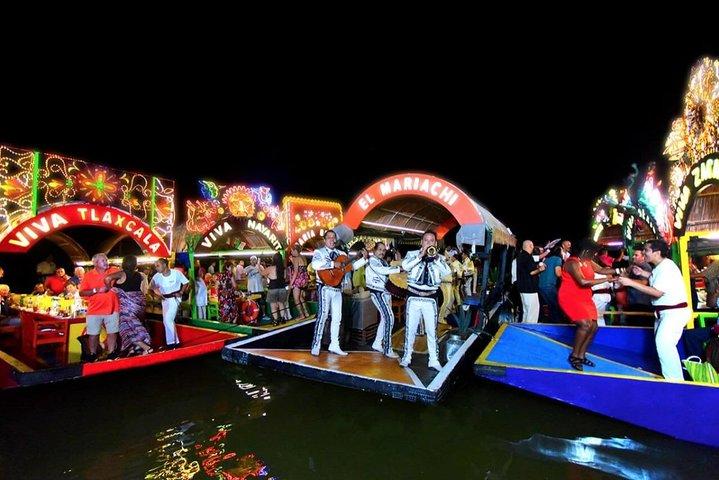 交通費込みのソキシミルコメキシコツアー