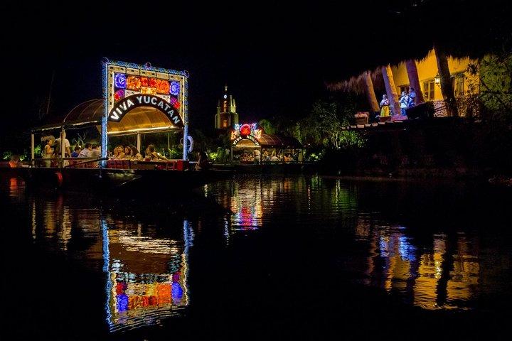 カンクンからのみのソキシミルコ＆オープンバーでの最もメキシカンなパーティーツアー
