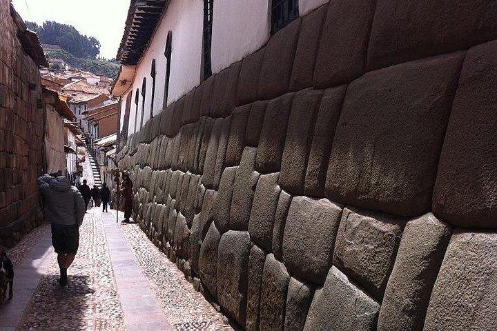 クスコ市内ツアー：コリカンチャと近くのインカ遺跡