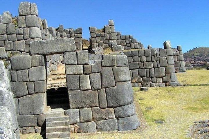 クスコ市内ツアー：コリカンチャと近くのインカ遺跡