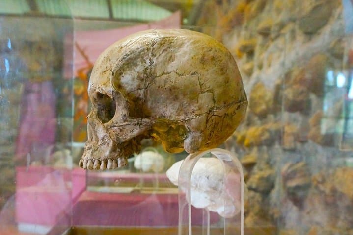 Kariandusi Prehistoric Site and Hyrax Hill Day Tour