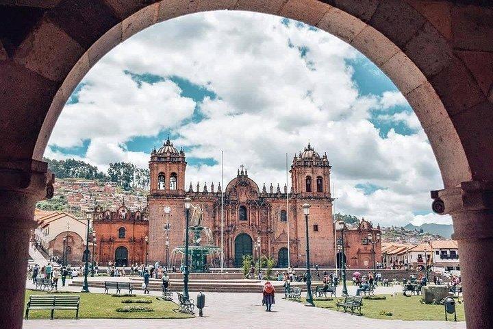 Tour 7 dage: Cusco Sacred Valley Maras Moray Mountain of Colors Humantay Lagoon