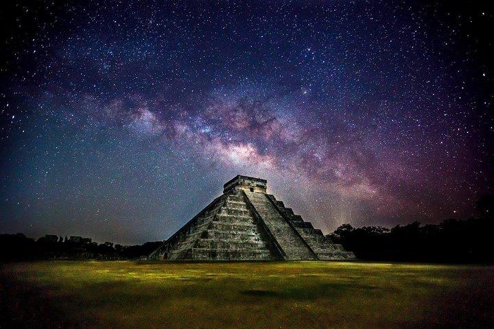 De majestueuze nachtshow van kukulkan in Chichen Itza Valladolid & Cenote inbegrepen