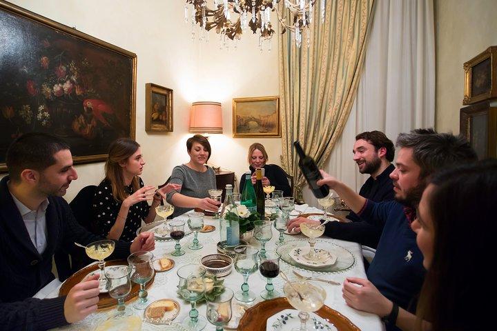 Cesarine:ルッカの地元の家での市場ツアーと典型的な食事