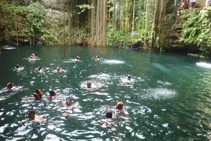 Chichen Itza, One Cenote & Valladolid vanuit Riviera Maya
