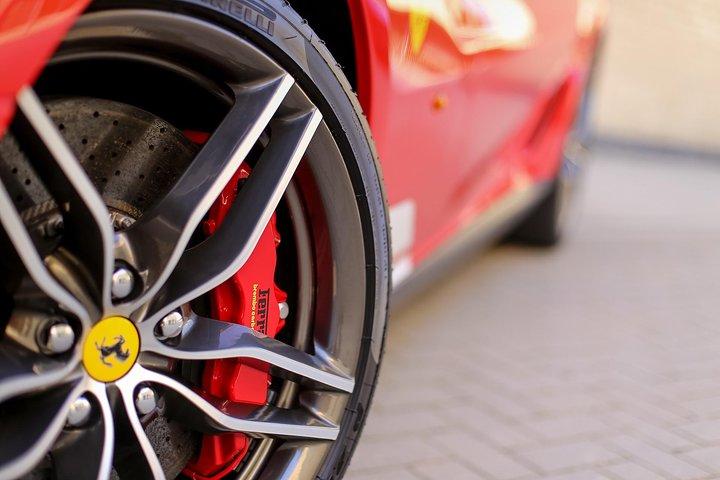 Voyage en voiture privée à Maranello depuis Florence (10 h)
