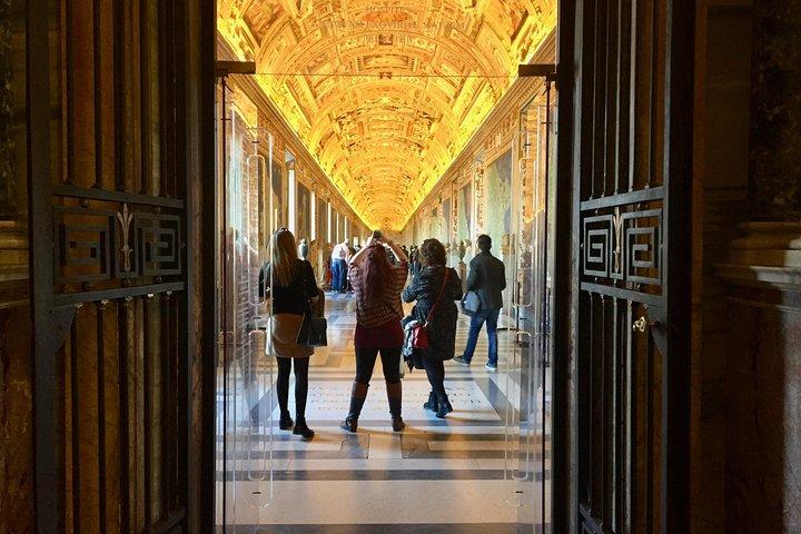 Experiencia privada: Vaticano con la Cap. Six. e Salas de Rafael.