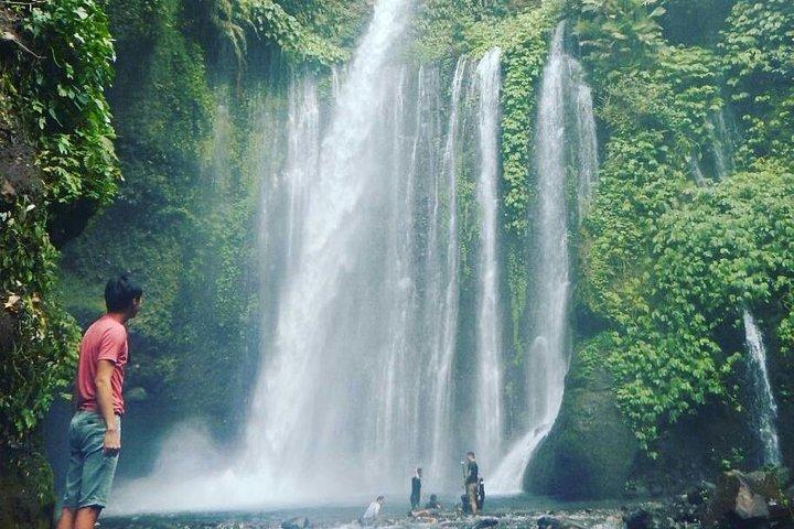 Wasserfälle unter dem Berg Rinjani