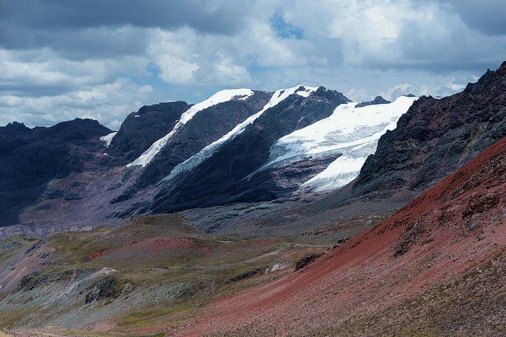 Klassisk heldag Rainbow Mountain & Red Valley (gruppdelad)