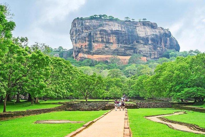 Aeroporto de Colombo para Sigiriya Taxi