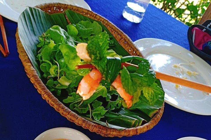Tra Que Vegetable Farming、料理教室、ハーブフットマッサージのガイド付きツアー