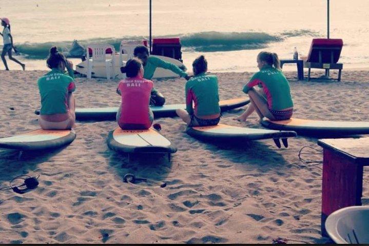 Malu Surf Baliによるグループサーフィンレッスン