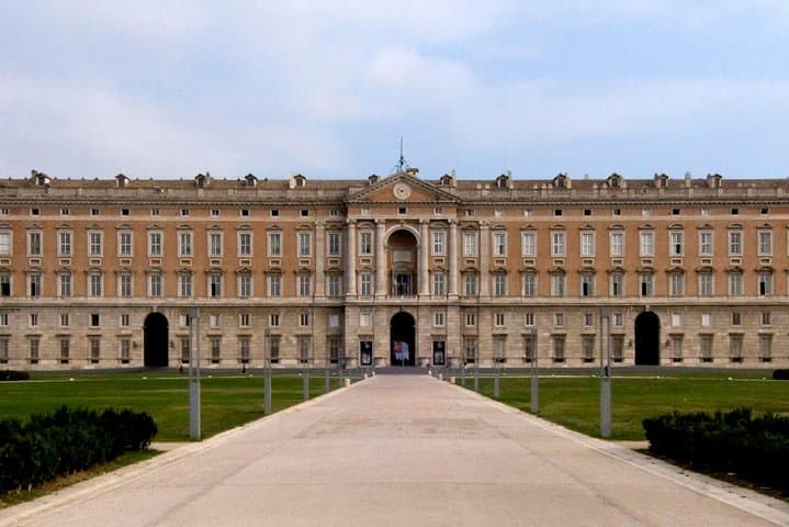 Royal Palace of Caserta tour and winery Cantina sul Vesuvio .