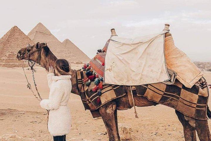 Kameltur eller hest rundt om pyramiderne