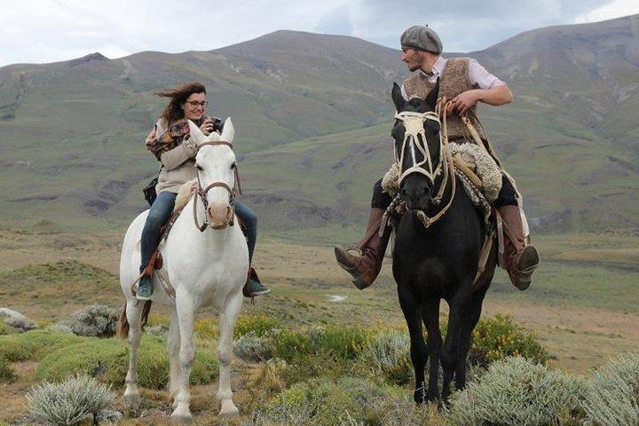 Reiten in El Calafate mit Blick auf den Lago Argentino