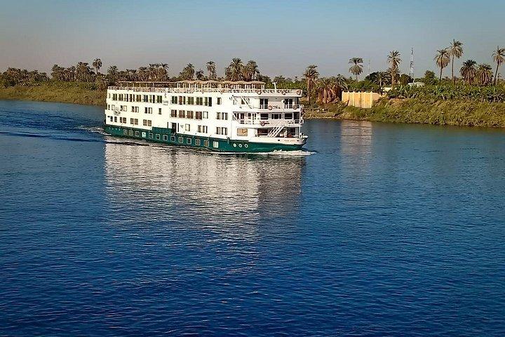アブ シンベルからアレクサンドリアまでの 7 日間ベスト オブ エジプト ツアー、プライベート観光付き