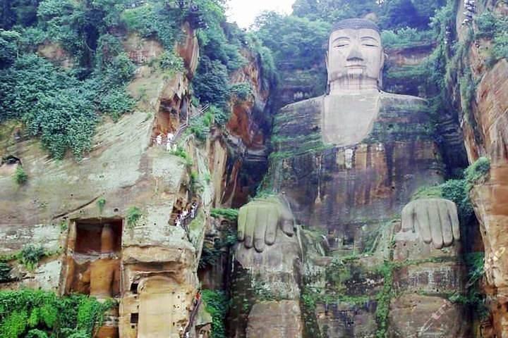 楽山大仏と金里古街日帰りツアー