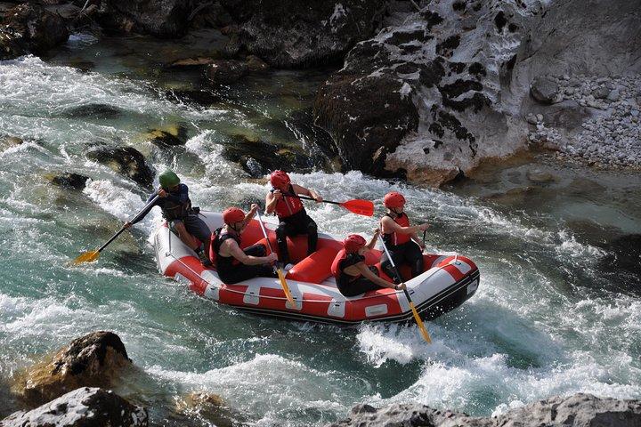 Rafting avventura sul fiume Soca a Bovec con foto