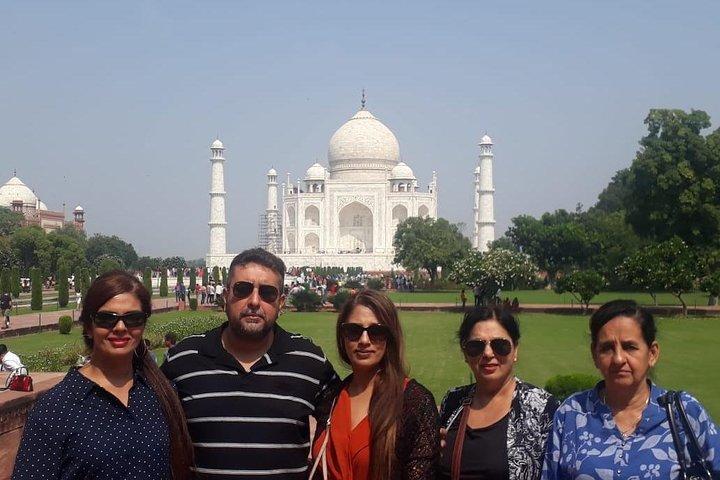 Übernachtung bei Taj Mahal und Red Fort Tour
