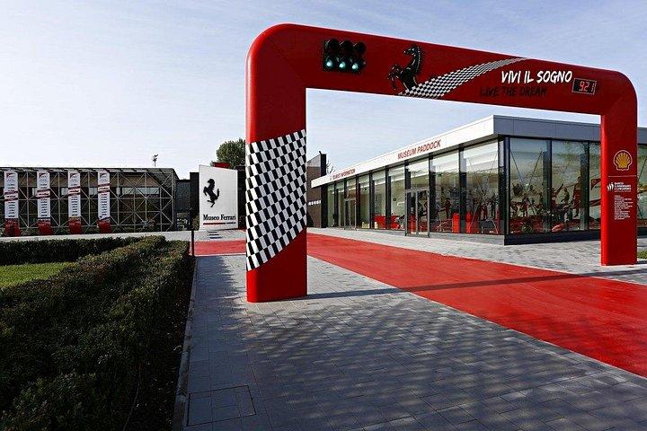 送迎ツアーヴェネツィア-フィレンツェ、途中降機フェラーリ博物館、バルサミコ酢の土地