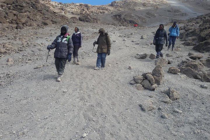 4 jours de montée du mont Kenya, de la route de Chogoria et de la route de Sirimon