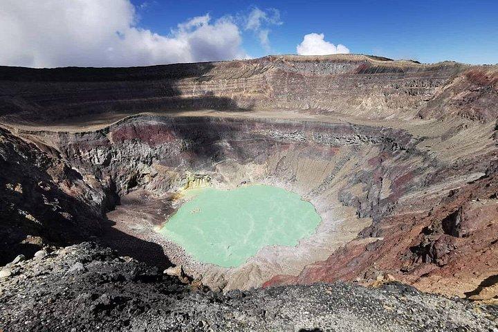 プライベートサンタアナ火山ハイキングツアー+コアテペケ湖