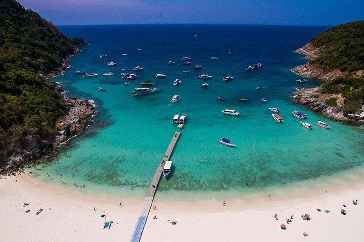 ラチャとコーラル島の日帰り旅行+プーケットからの豪華カタマランによる日没