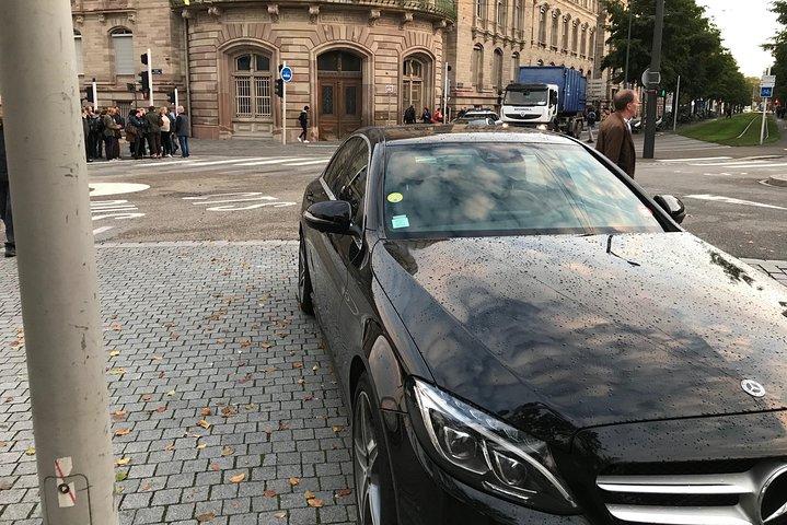 ストラスブールのドライバー付きレンタカー - 空室状況 7 時間