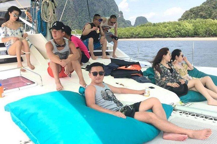 プーケットから30人のコーラル、ラチャ、マイソン島の豪華ヨットチャーター