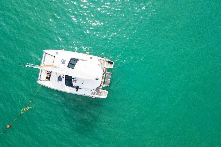 Viagem de iate particular a Racha e Ilha de Coral saindo de Phuket