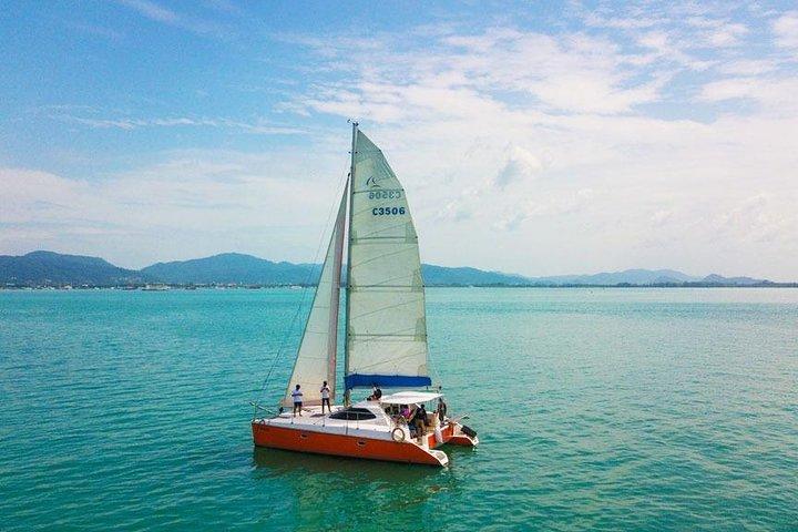 Viagem de iate particular à Ilha de Coral saindo de Phuket