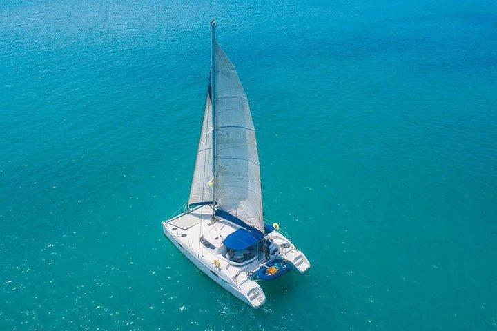 Viagem de iate particular à Ilha de Coral saindo de Phuket
