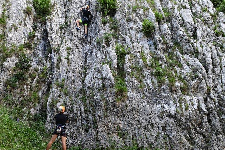 Bergsklättring nära sjön Bled