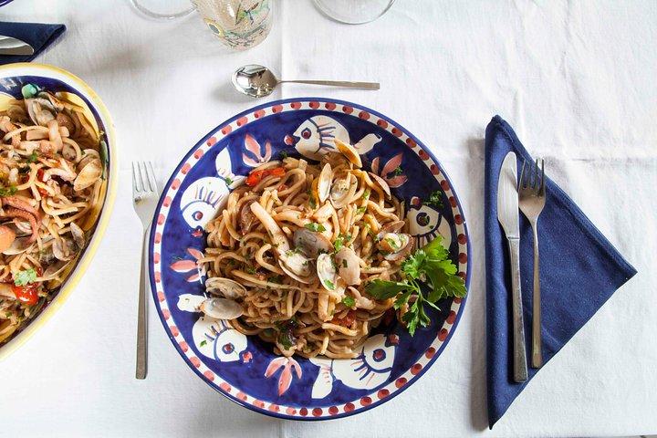 Almuerzo o cena y demostración de cocina en una casa local en Vietri sul Mare