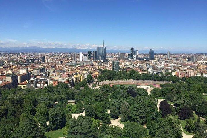 Milano: Parco Sempione et sa tour avec un apéritif panoramique