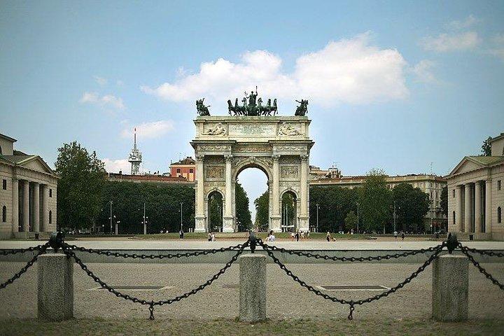 Milano: Parco Sempione et sa tour avec un apéritif panoramique