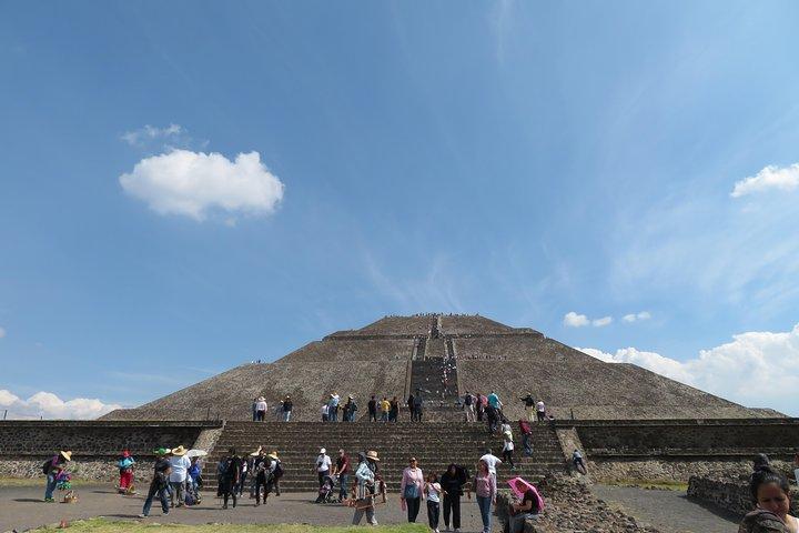 Turnera Basilica de Guadalupe och Pyramiderna i Teotihuacan