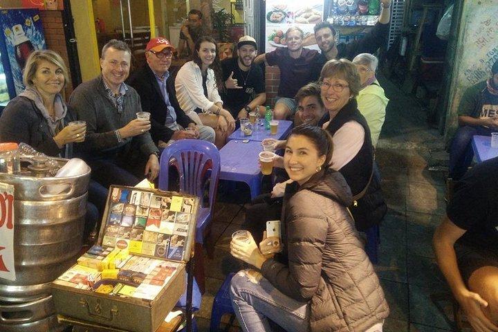 Privé : Hanoi Walking Street Food Tour + Hanoi train street