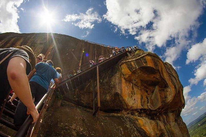 Excursão Sigiriya e Dambulla (tudo incluído)