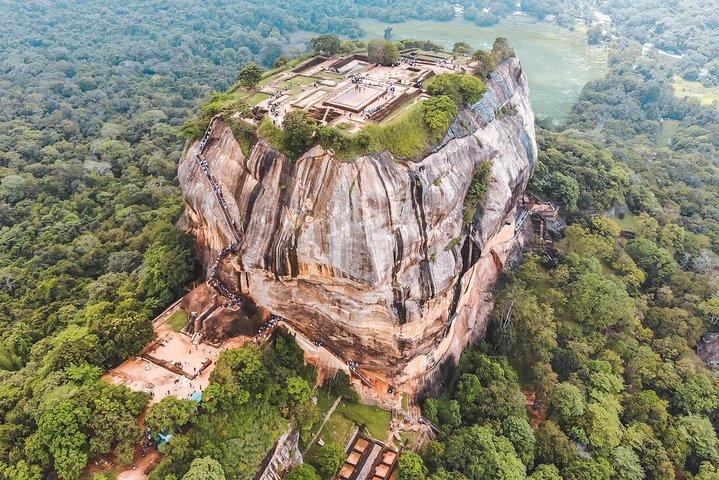 Tour di un giorno a Sigiriya e Dambulla da Bentota (All Inclusive)
