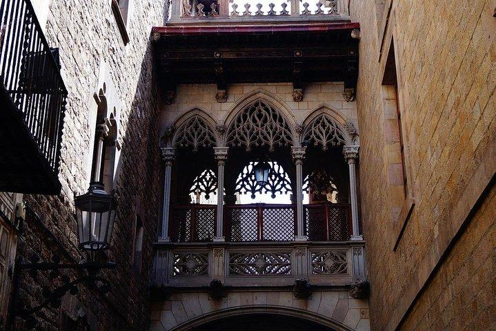 Romana, gotica e Gaudì a Barcellona: tour privato a piedi